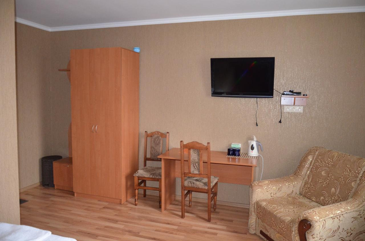 Atlant Hotel Ostroh Ngoại thất bức ảnh